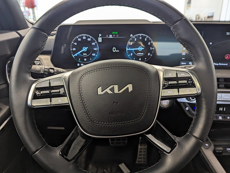 Vehicle image 38 of 74