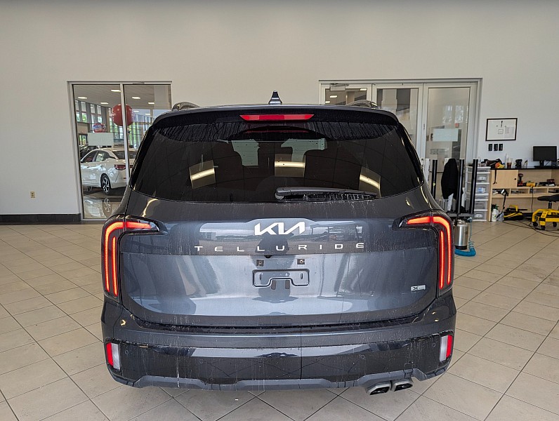 Vehicle image 32 of 74