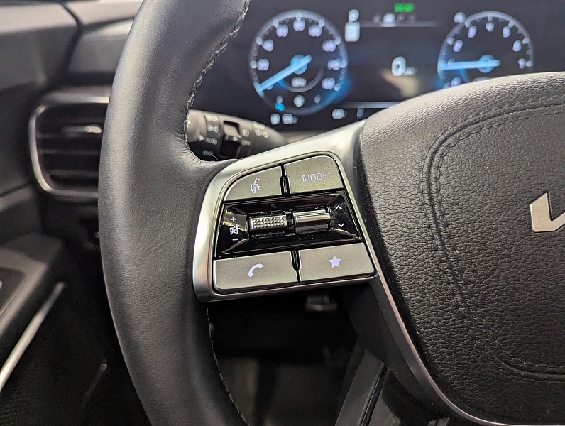 Vehicle image 34 of 74
