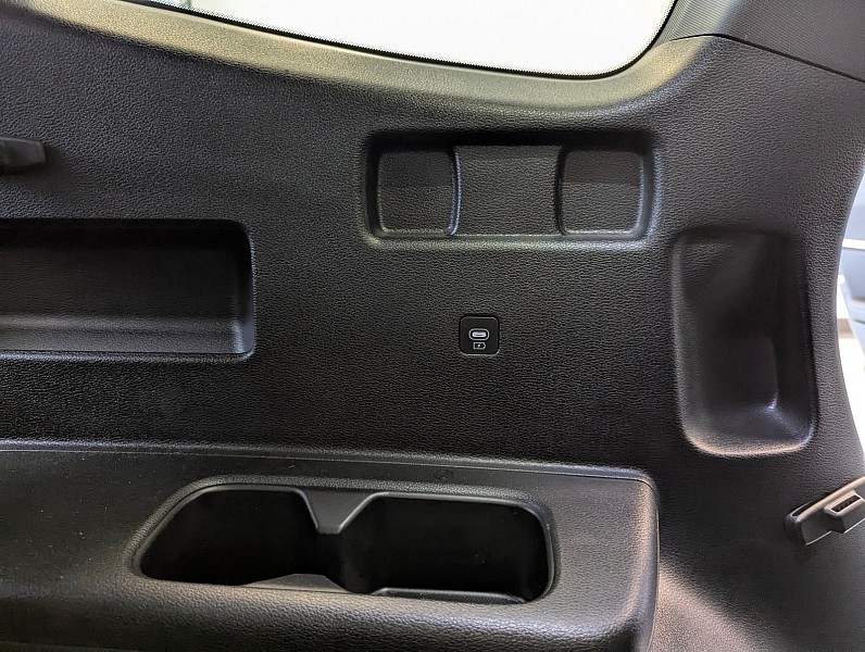 Vehicle image 70 of 74