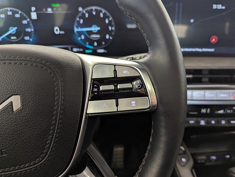 Vehicle image 36 of 74