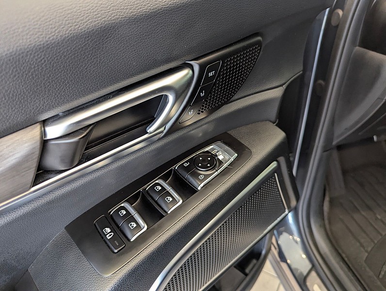 Vehicle image 41 of 74