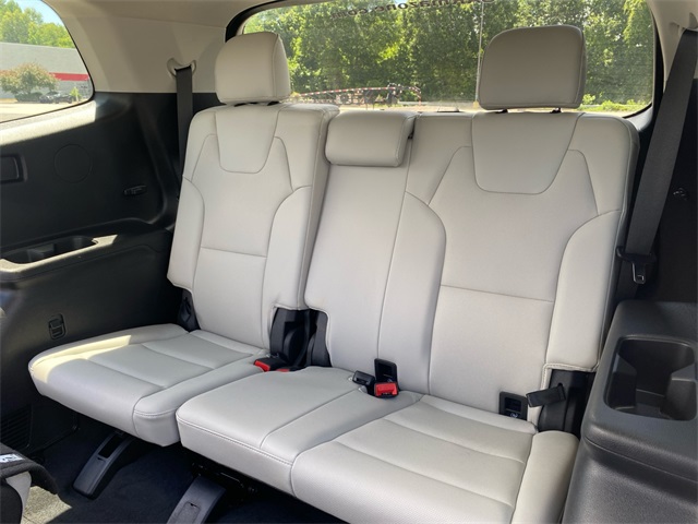 Vehicle image 18 of 45