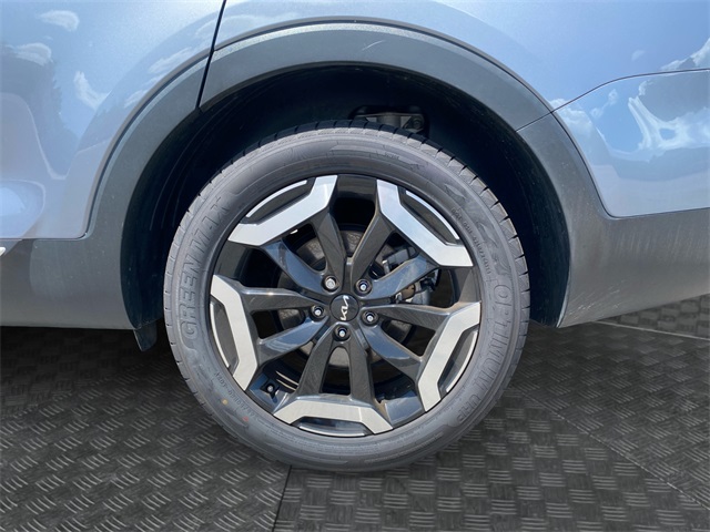 Vehicle image 14 of 45