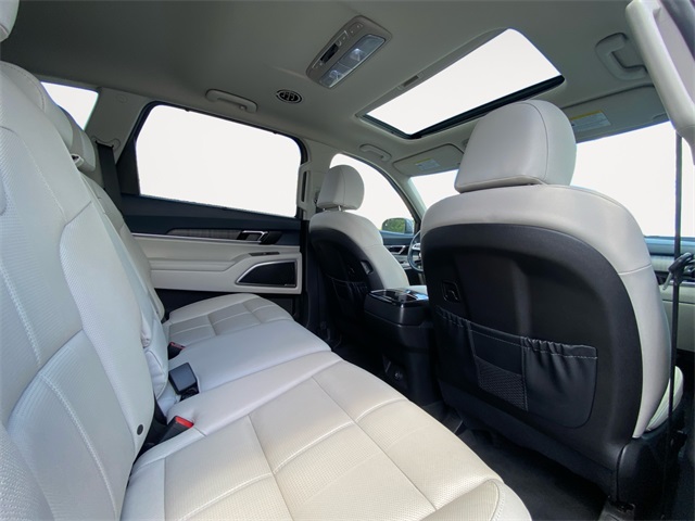 Vehicle image 16 of 45