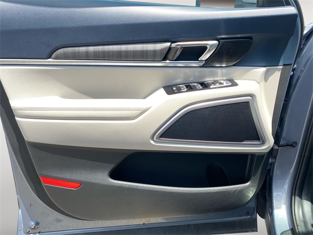 Vehicle image 34 of 45
