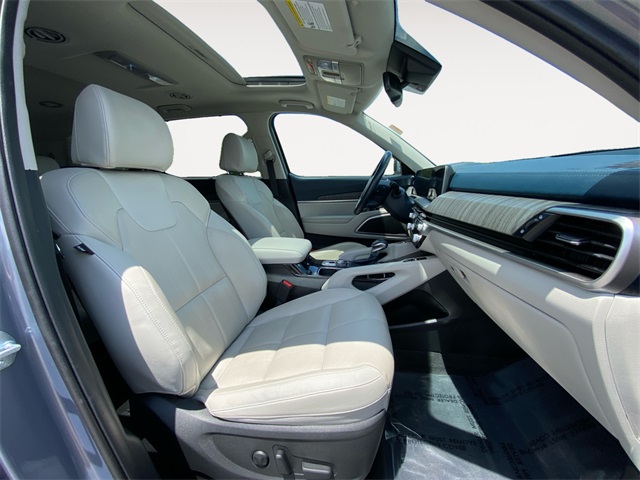 Vehicle image 21 of 45