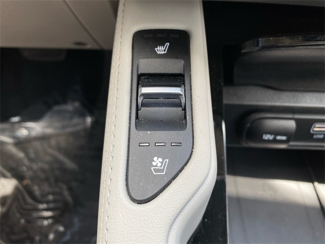 Vehicle image 38 of 45