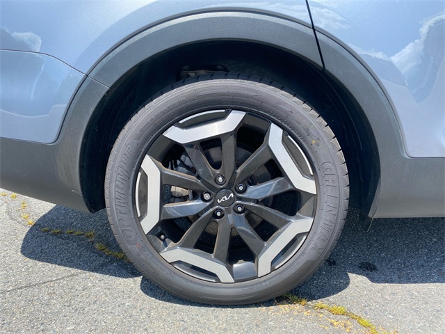 Vehicle image 10 of 45