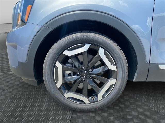 Vehicle image 13 of 45