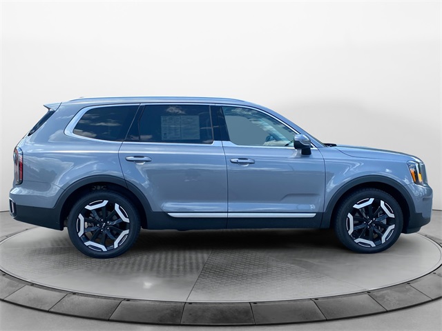 Vehicle image 4 of 45
