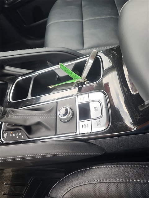 Vehicle image 21 of 26