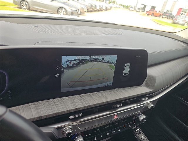 Vehicle image 18 of 26