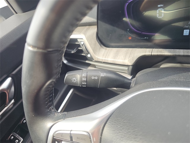 Vehicle image 22 of 26