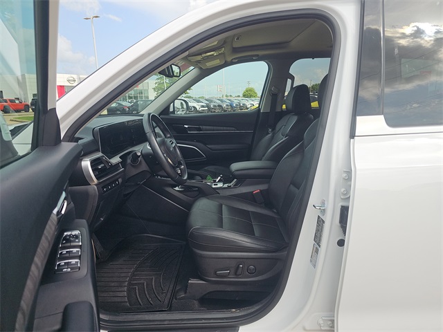 Vehicle image 10 of 26