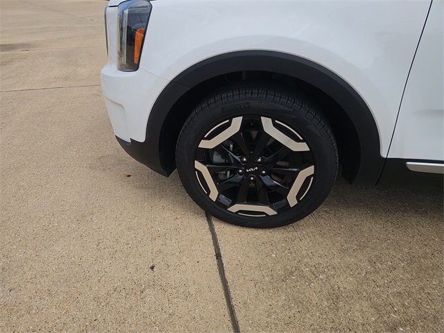 Vehicle image 7 of 26