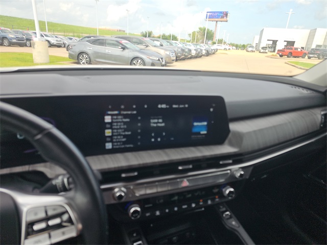 Vehicle image 23 of 26