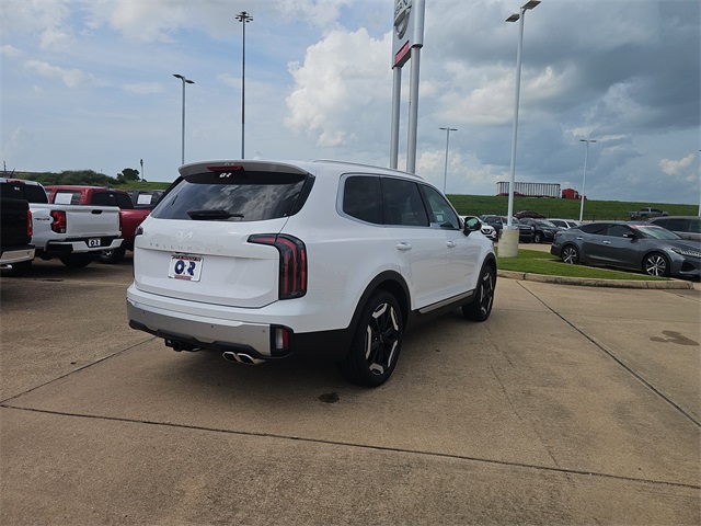 Vehicle image 4 of 26