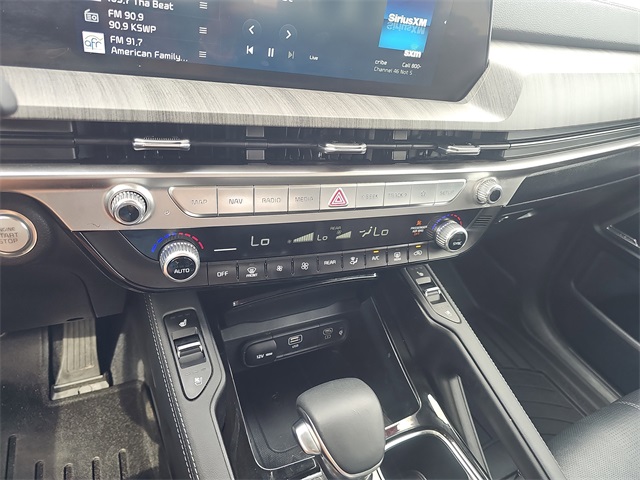 Vehicle image 17 of 26