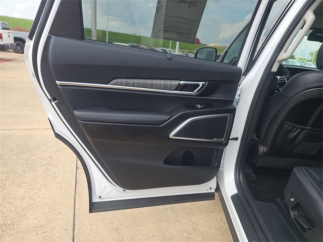 Vehicle image 25 of 26