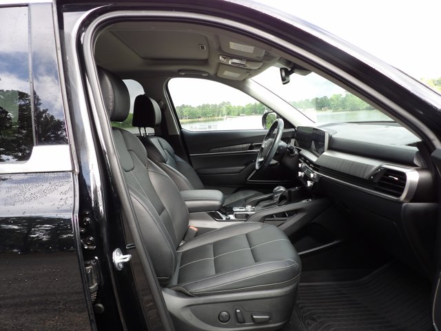Vehicle image 13 of 29