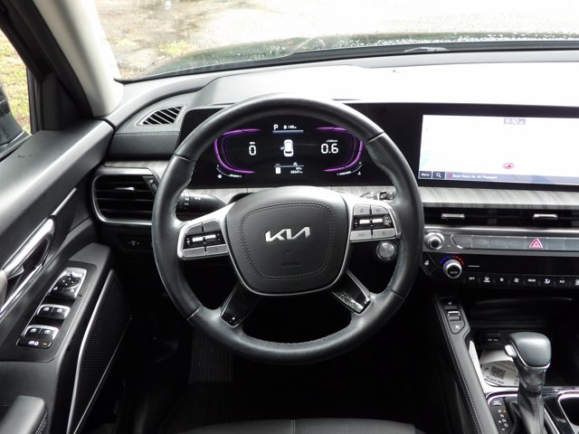 Vehicle image 17 of 29