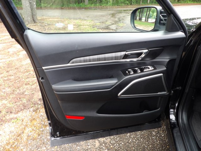 Vehicle image 25 of 29