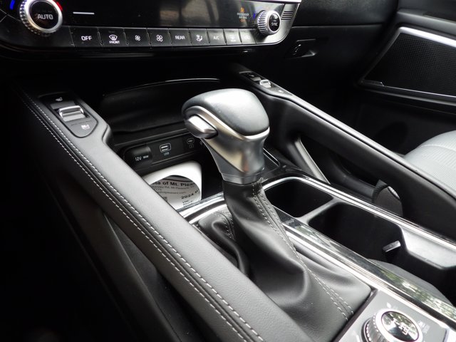 Vehicle image 24 of 29