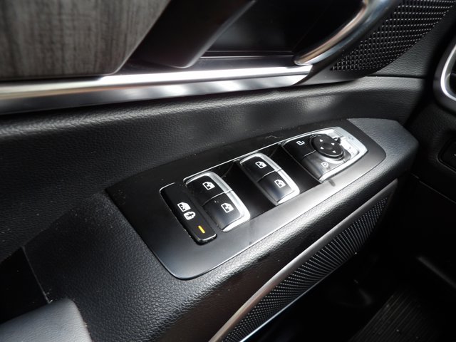 Vehicle image 28 of 29