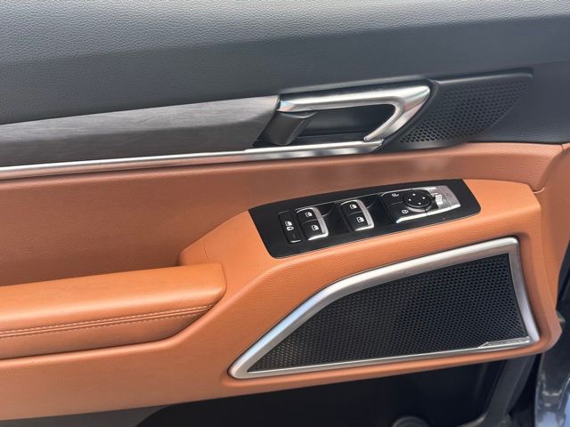 Vehicle image 11 of 35