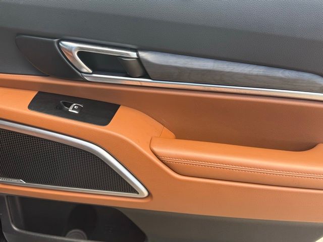 Vehicle image 21 of 35