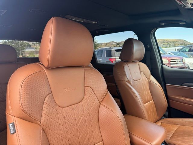 Vehicle image 25 of 35