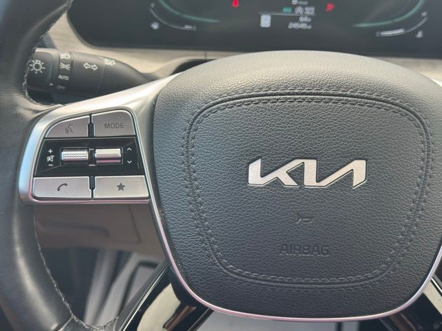 Vehicle image 28 of 35