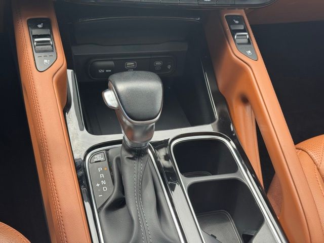Vehicle image 33 of 35
