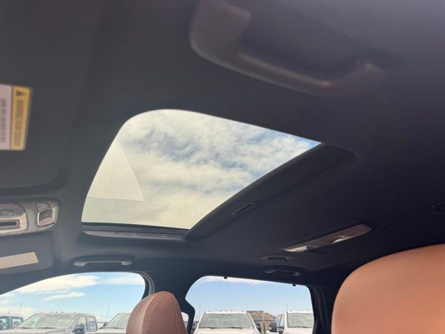 Vehicle image 27 of 35