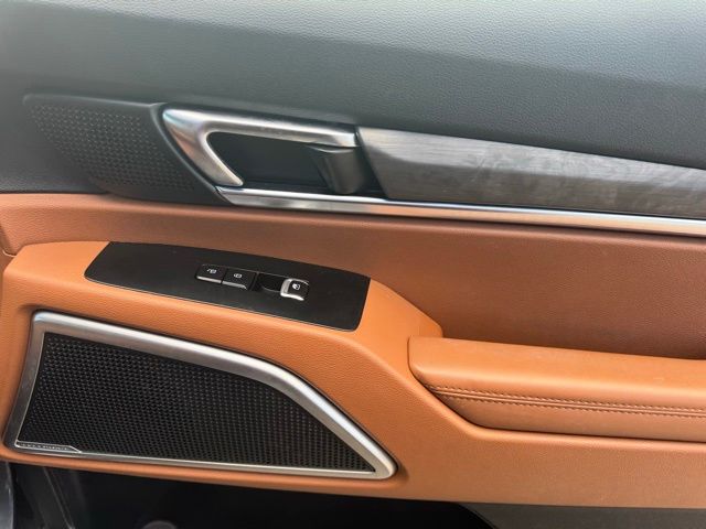 Vehicle image 23 of 35