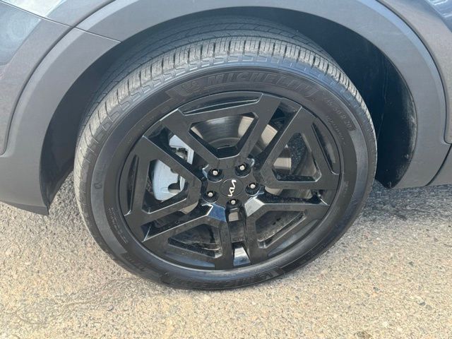 Vehicle image 10 of 35