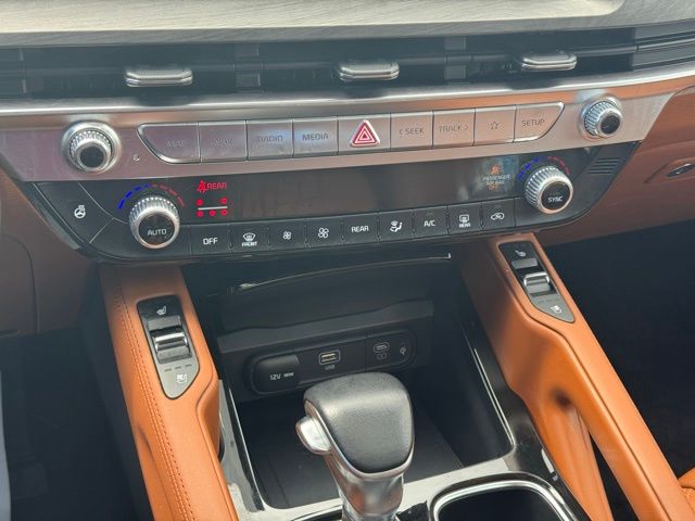 Vehicle image 31 of 35