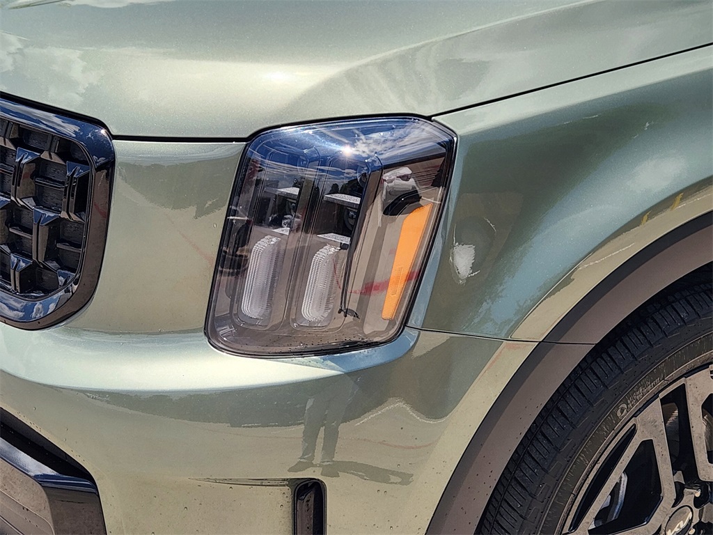 Vehicle image 9 of 33