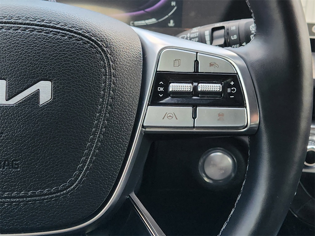 Vehicle image 29 of 33