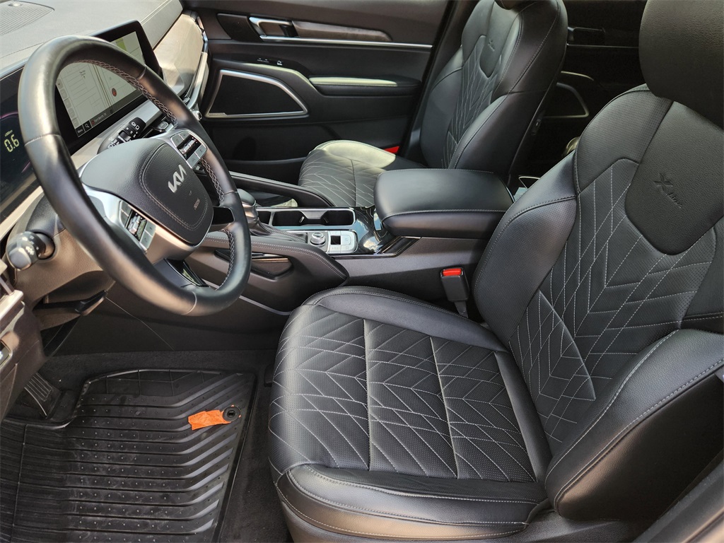 Vehicle image 13 of 33