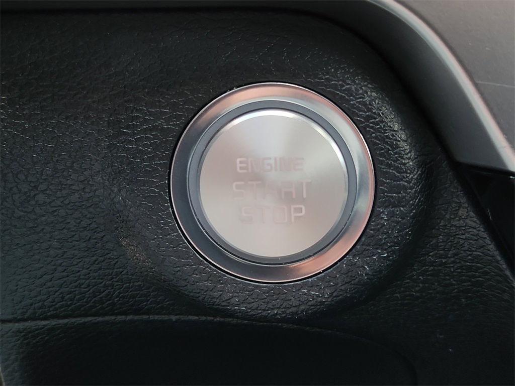 Vehicle image 21 of 33