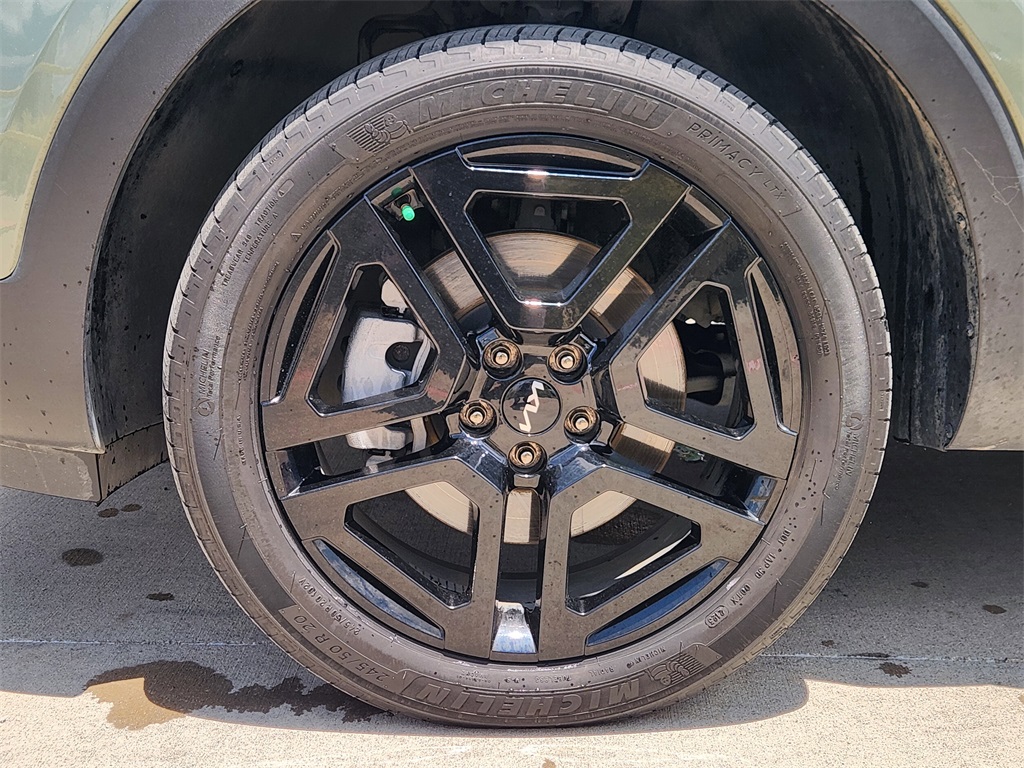 Vehicle image 12 of 33