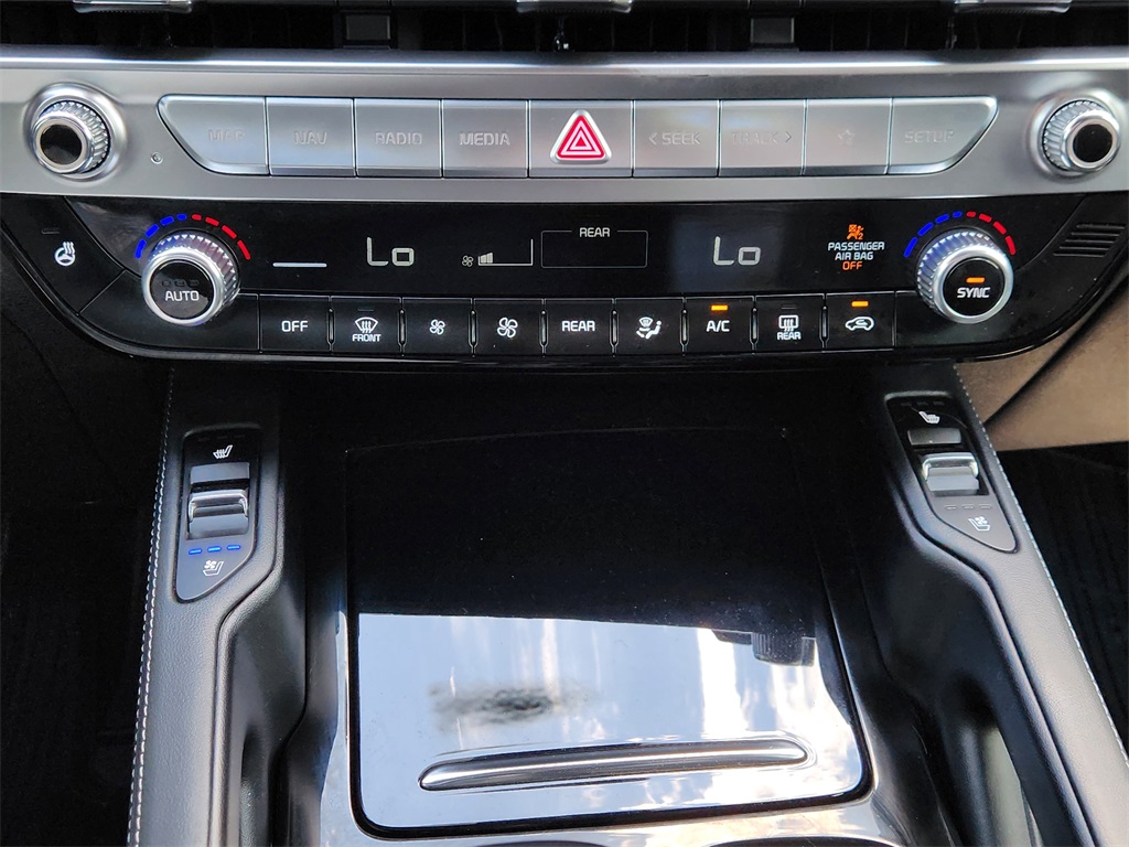 Vehicle image 19 of 33