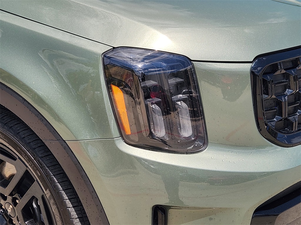 Vehicle image 8 of 33