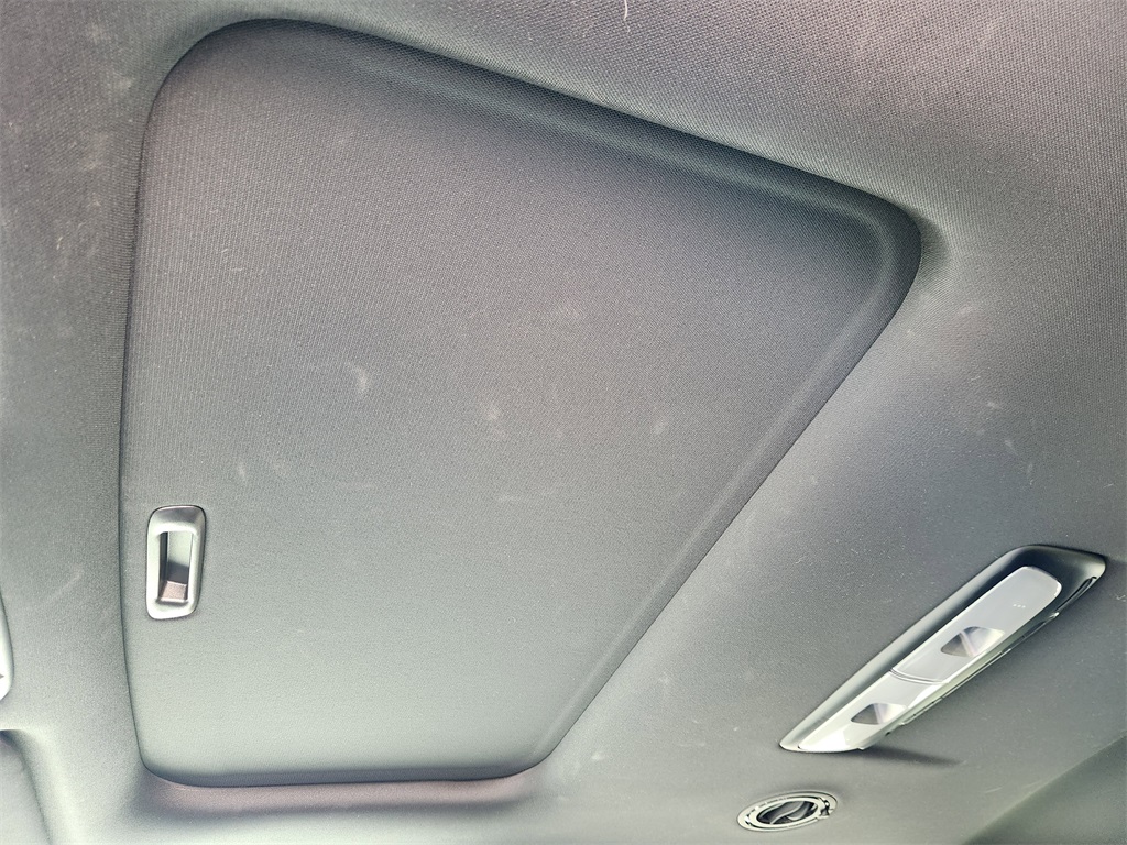 Vehicle image 25 of 33