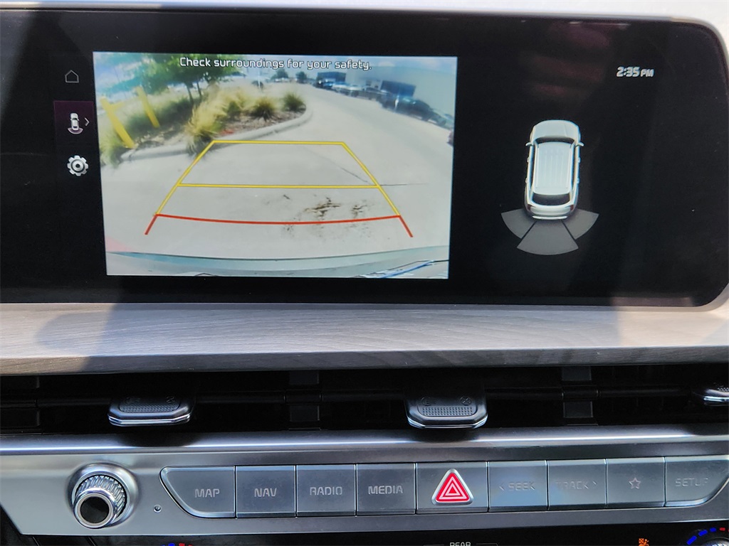 Vehicle image 18 of 33