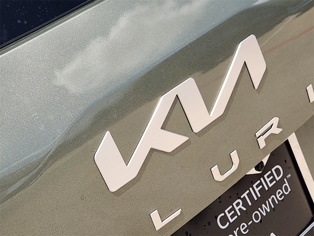 Vehicle image 11 of 33