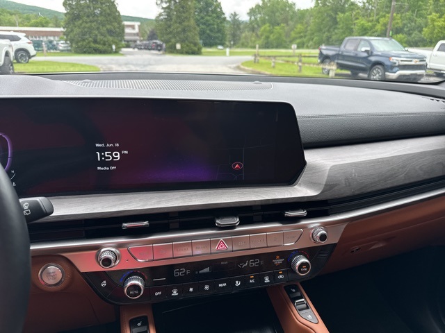 Vehicle image 51 of 71