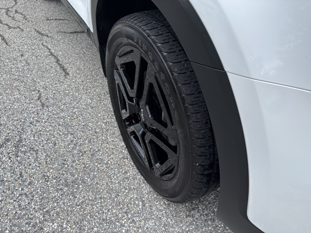 Vehicle image 34 of 71